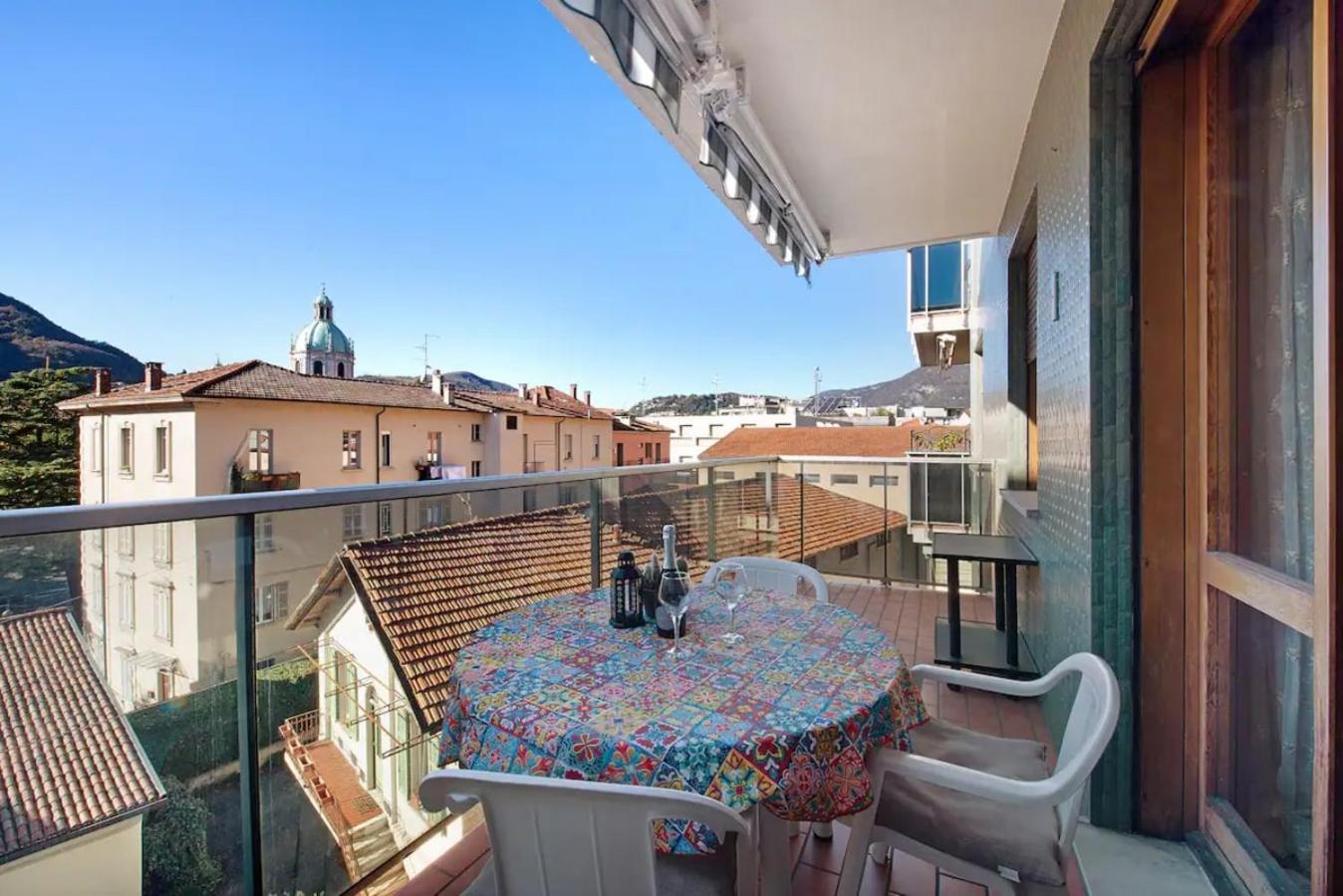 Appartamento House Of Roses Con Vista Duomo Como Luaran gambar